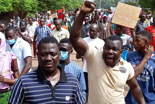 BURKINA FASO ENFRENTA NOVA INSEGURANÇA — LE BURKINA FASO FACE A UNE NOUVELLE INSECURITE — BURKINA FASO FACING FRESH INSECURITY