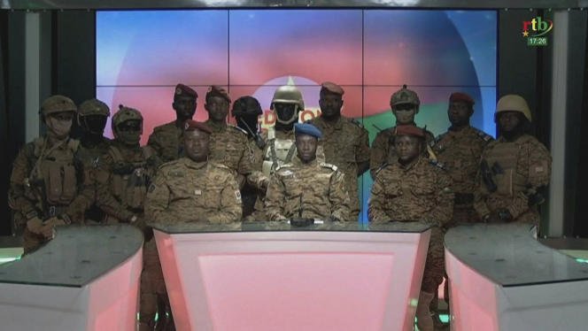 COUP D’ETAT AU BURKINA FASO : POURQUOI LES MILITAIRES ONT RENVERSE LE PRESIDENT KABORE— GOLPE DE BURKINA FASO: POR QUE OS SOLDADOS DERRUBARAM O PRESIDENTE KABORÉ— BURKINA FASO COUP: WHY SOLDIERS HAVE OVERTHROWN PRESIDENT KABORÉ