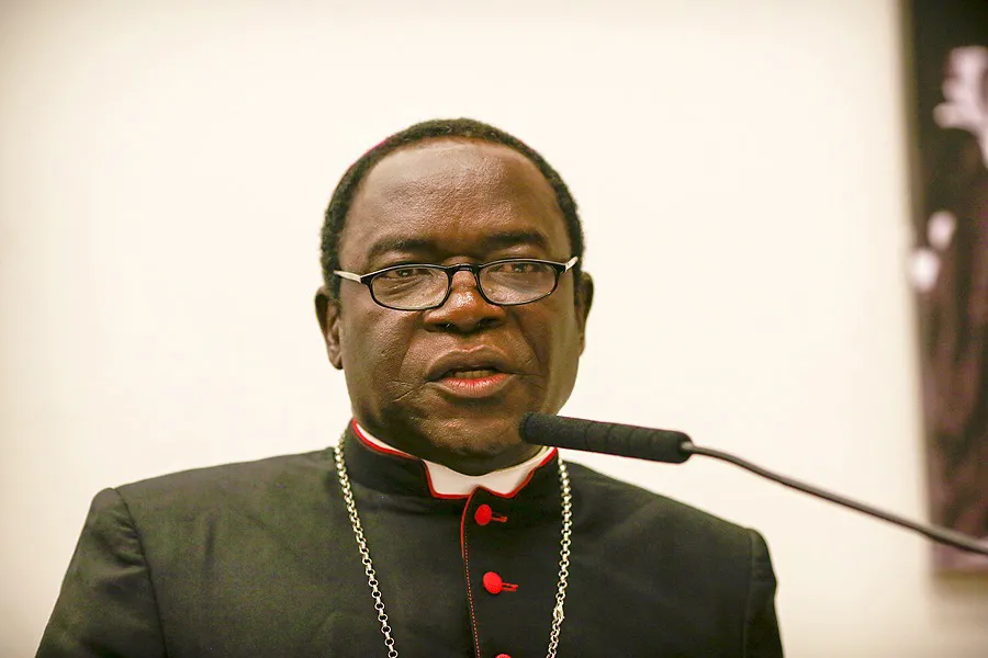BISPO KUKAH DA NIGÉRIA CONVOCADO PELA FORÇA DE SEGURANÇA — L’EVEQUE KUKAH DU NIGERIA CONVOQUE PAR LES FORCES DE SECURITE — BISHOP KUKAH OF NIGERIA SUMMONED BY SECURITY FORCE