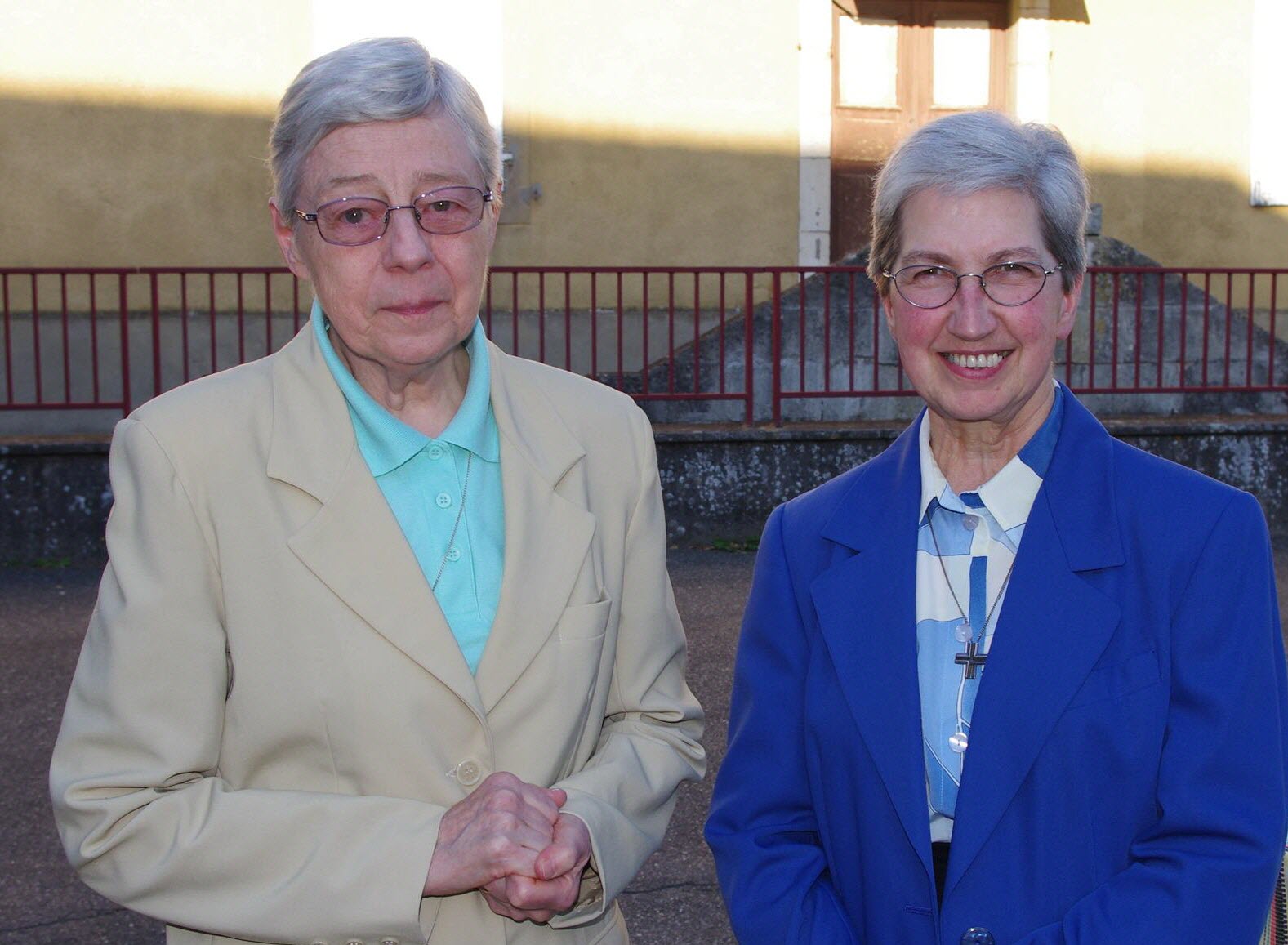 UNE RELIGIEUSE AU SERVICE ACTIF DE L’HUMANITE— UMA FREIRA EM SERVIÇO ATIVO À HUMANIDADE — A NUN IN ACTIVE SERVICE TO HUMANITY