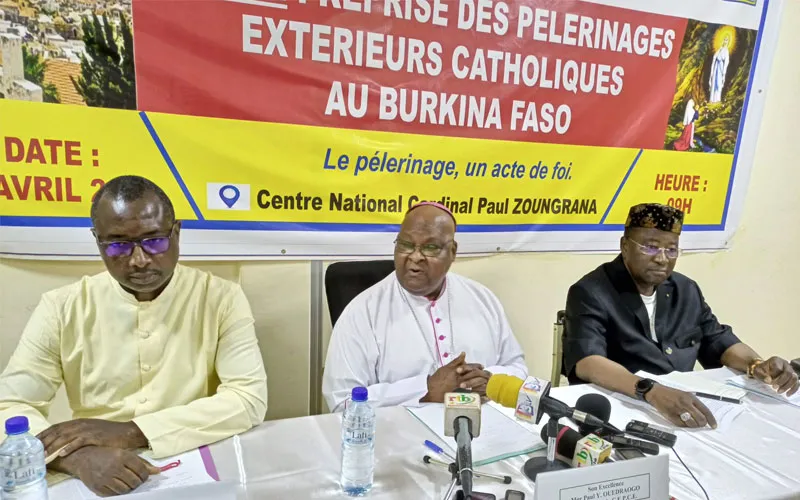 LES PÈLERINAGES BIENTÔT REPRISES AU BURKINA FASO— PEREGRINAÇÕES EM BREVE RETOMARÃO EM BURKINA FASO— PILGRIMAGES SOON TO RESUME IN BURKINA FASO