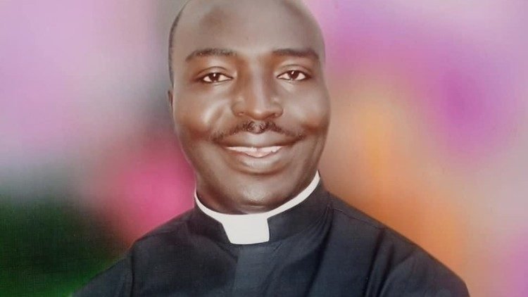 OUTRO PADRE NIGERIANO ASSASSINADO A SANGUE FRIO —- UN AUTRE PRETRE NIGERIAN ASSASSINE DE SANG-FROID —- ANOTHER NIGERIAN PRIEST MURDERED IN COLD BLOOD