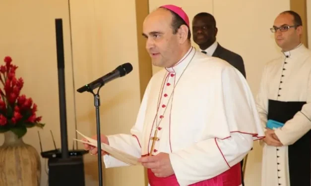 PAOLO BORGIA TRANSFERE POUR REPRESENTER LE SAINT-PERE AU LIBAN — PAOLO BORGIA TRANSFERIDO PARA REPRESENTAR O SANTO PADRE NO LÍBANO — PAOLO BORGIA TRANSFERRED TO REPRESENT THE HOLY FATHER IN LEBANON