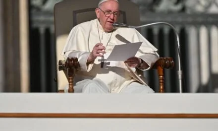 LE PAPE A REVU LE LOYER DU VATICAN POUR LES CARDINAUX — O PAPA REVISOU O ALUGUEL DO VATICANO PARA CARDEAIS — THE POPE REVIEWED VATICAN RENT FOR CARDINALS