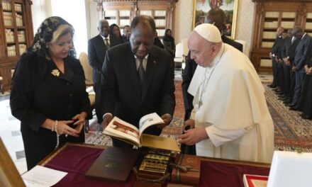 Pope Francis receives Ivorian President Alassane Ouattara — Le Pape François a reçu le président ivoirien Alassane Ouattara — Papa Francisco recebe presidente da Costa do Marfim, Alassane Ouattara