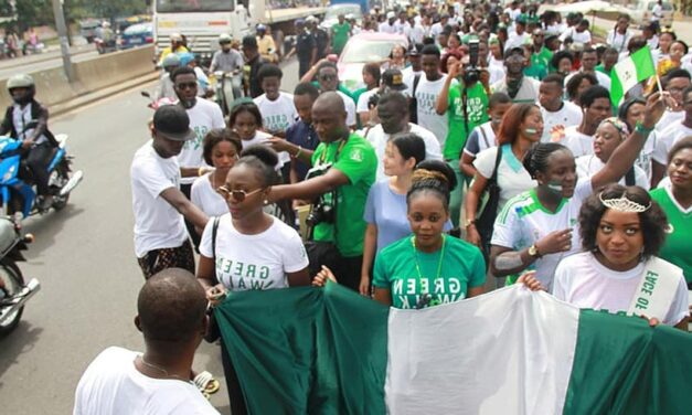 UMA CHAMADA DE SOFRIMENTO PARA OS EUA DA NIGÉRIA — UN APPEL DE DETRESSE AUX ÉTATS-UNIS DU NIGERIA — A DISTRESS CALL TO THE USA FROM NIGERIA