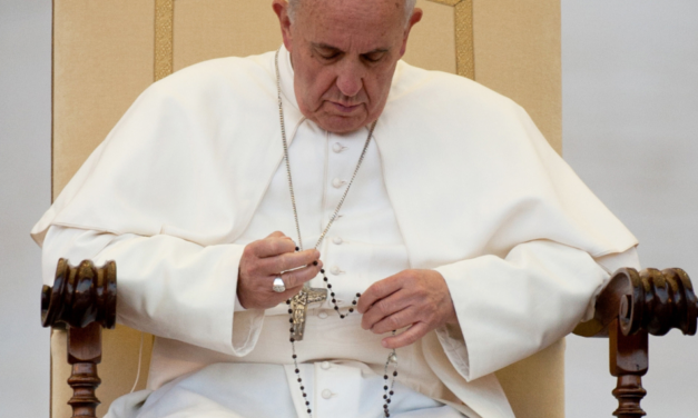 Pope Francis Successfully Recovers from Abdominal Surgery in Rome — Le pape François se rétablit avec succès après une opération abdominale à Rome — Papa Francisco se recupera com sucesso de cirurgia abdominal em Roma