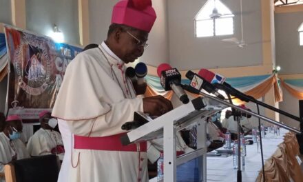 INDIFERENÇA À MENSAGEM EVANGÉLICA CONDENADA POR UM ARCEBISPO EM GANA — INDIFFERENCE AU MESSAGE EVANGELIQUE CONDAMNE PAR UN ARCHEVEQUE AU GHANA — INDIFFERENCE TO THE GOSPEL MESSAGE CONDEMNED BY AN ARCHBISHOP IN GHANA