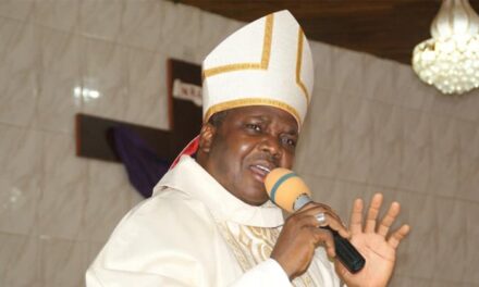 MGR BADEJO INSISTE SUR LA QUALITE INSPIRANTE DU SYNODE SUR LA COMMUNICATION — BISPO BADEJO FALA SOBRE A BONDADE INSPIRADORA DO SÍNODO SOBRE COMUNICAÇÃO — BISHOP BADEJO HARPS ON THE INSPIRATIONAL GOODNESS OF SYNOD ON COMMUNICATION