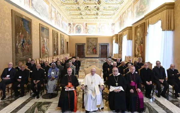 LA DIFFERENCE ENTRE THEOLOGIENS ET CATECHISTES — A DIFERENÇA ENTRE TEÓLOGOS E CATEQUISTAS — THE DIFFERENCE BETWEEN THEOLOGIANS AND CATECHISTS