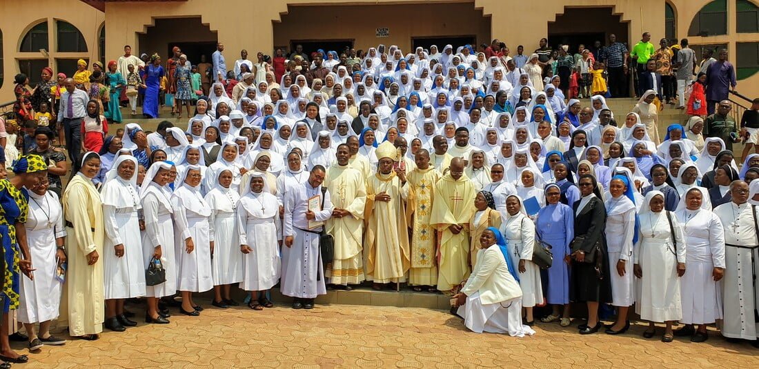 EXPRIMEZ-VOUS FACE AUX MAUX, LES RELIGIEUX NIGERIANS ACCUSES — FALE DIANTE DOS MALES, ACUSARAM RELIGIOSOS DA NIGÉRIA — SPEAK OUT IN THE FACE OF EVILS, NIGERIA’S RELIGIOUS CHARGED