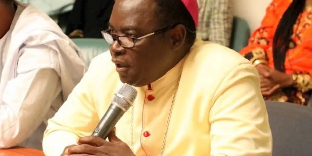MGR KUKAH CONSOLE LES PAYS AFRICAINS MAL GOUVERNES—- BISPO KUKAH CONSOLA PAÍSES AFRICANOS DESGOVERNADOS —- BISHOP KUKAH CONSOLES AFRICAN MISGOVERNED COUNTRIES
