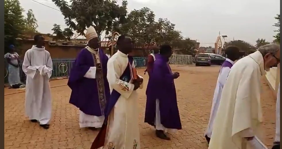 MEDIDA URGENTE PARA ACABAR COM O TERRORISMO EM BURKINA FASO —– MESURE URGENTE POUR METTRE FIN AU TERRORISME AU BURKINA FASO —– URGENT MOVE TO END TERRORISM IN BURKINA FASO