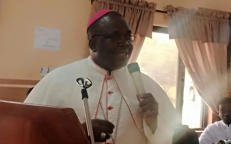 L’EVEQUE CATHOLIQUE DU NIGERIA MET EN GARDE LES FIDELES RELIGIEUX DU PAYS —- BISPO CATÓLICO DA NIGÉRIA ADVERTE FIÉIS RELIGIOSOS NO PAÍS —– CATHOLIC BISHOP IN NIGERIA WARNS RELIGIOUS ADHERENTS IN THE COUNTRY
