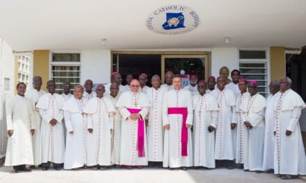 LES EVEQUES CATHOLIQUES DU GHANA FACE A LA REALITE EXISTENTIELLE — CATHOLIC BISHOPS IN GHANA FACING THE EXISTENTIAL REALITY — BISPOS CATÓLICOS EM GANA DIANTE DA REALIDADE EXISTENCIAL