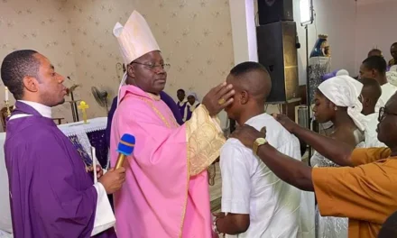 ARCEBISPO KAIGAMA ACONSELHA OS NIGERIANOS A SEREM FIRMES NA FÉ —- MGR KAIGAMA CONSEILLE AUX NIGERIANS D’ETRE INEBRANLABLES DANS LA FOI —- ARCHBISHOP KAIGAMA ADVICES NIGERIANS TO BE STEADFAST IN FAITH