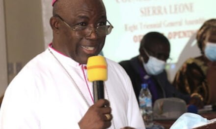 SOMMES-NOUS TOUS FOUS ? CRIA L’ARCHEVEQUE TAMBA CHARLES DE LA SIERRA LEONE —- ESTAMOS TODOS LOUCOS? EXCLAMOU O ARCEBISPO TAMBA CHARLES DE SERRA LEOA —- ARE WE ALL MAD?  CRIED ARCHBISHOP TAMBA CHARLES OF SIERRA LEONE