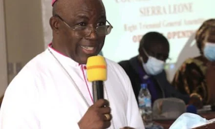 SOMMES-NOUS TOUS FOUS ? CRIA L&rsquo;ARCHEVEQUE TAMBA CHARLES DE LA SIERRA LEONE —- ESTAMOS TODOS LOUCOS? EXCLAMOU O ARCEBISPO TAMBA CHARLES DE SERRA LEOA —- ARE WE ALL MAD?  CRIED ARCHBISHOP TAMBA CHARLES OF SIERRA LEONE