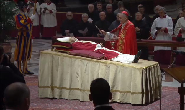 FAIT SUR LES FUNERAILLES DU PAPE BENOIT XVI— FATO SOBRE O FUNERAL DO PAPA BENTO XVI— FACT ABOUT THE FUNERAL OF POPE BENEDICT XVI