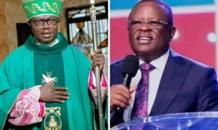 UN EVEQUE CATHOLIQUE AU NIGERIA REFUSE LES HONNEURS DE L’ÉTAT — BISPO CATÓLICO NA NIGÉRIA DECLINA HONRAS DO ESTADO — CATHOLIC BISHOP IN NIGERIA DECLINES HONORS BY THE STATE