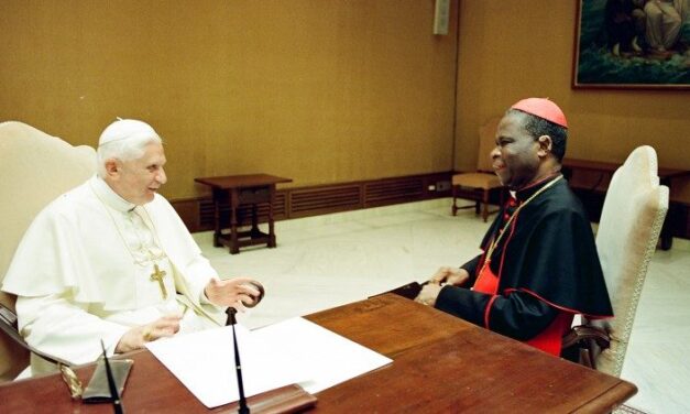 BENOIT XVI A EU SON REVE JOYEUX POUR L’AFRIQUE. — BENTO XVI TEVE SEU ALEGRE SONHO PARA A ÁFRICA.— BENEDICT XVI HAD HIS JOYFUL DREAM FOR AFRICA.