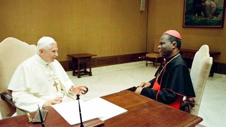 BENOIT XVI A EU SON REVE JOYEUX POUR L’AFRIQUE. — BENTO XVI TEVE SEU ALEGRE SONHO PARA A ÁFRICA.— BENEDICT XVI HAD HIS JOYFUL DREAM FOR AFRICA.