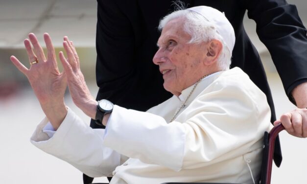 CEREMONIES D’HOMMAGES AU PAPE BENOIT XVI EN FRIQUE