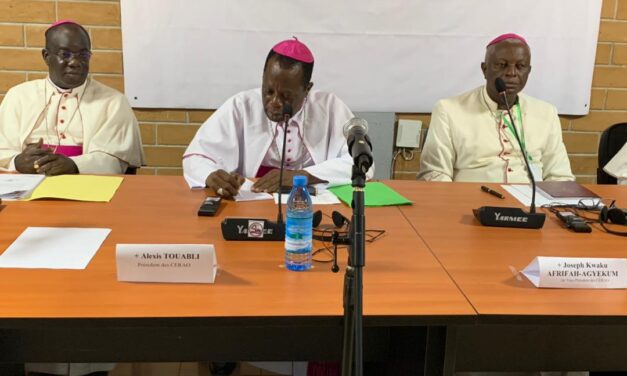Opening in Conakry of the 10th meeting of the permanent council of the Regional Episcopal Conferences of West Africa RECOWA —- Ouverture à Conakry de la 10e réunion du conseil permanent des Conférences Épiscopales Régionales de l’Afrique de l’Ouest CERAO —- Abertura em Conakry da 10ª reunião do conselho permanente das Conferências Episcopais Regionais da África Ocidental CERAO