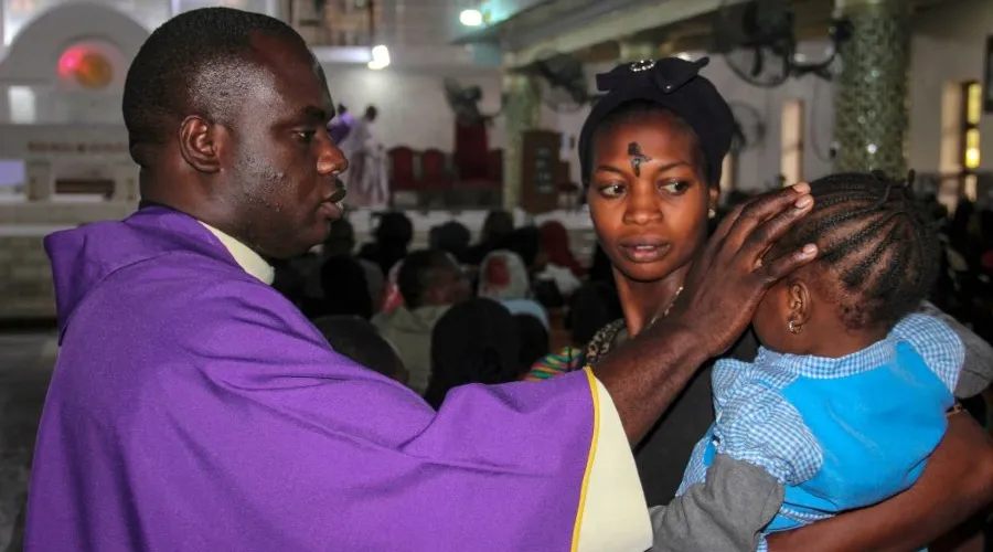 D’OU VIENNENT LES CENDRES DU MERCREDI DES CENDRES ?— DE ONDE VÊM AS CINZAS DA QUARTA-FEIRA DE CINZAS?— WHERE DO ASH WEDNESDAY ASHES COME FROM?