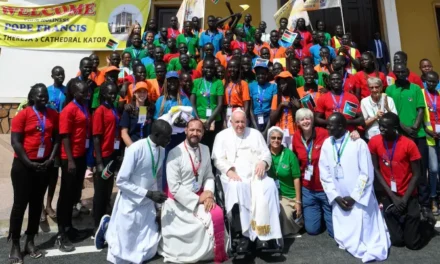 O SONHO DE CONHECER O PAPA REALIZADO– LE REVE DE RENCONTRER LE PAPE REALISE— THE DREAM OF MEETING THE POPE REALIZED.