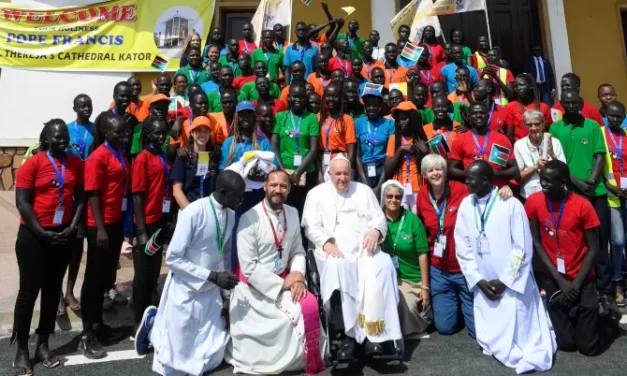 O SONHO DE CONHECER O PAPA REALIZADO– LE REVE DE RENCONTRER LE PAPE REALISE— THE DREAM OF MEETING THE POPE REALIZED.