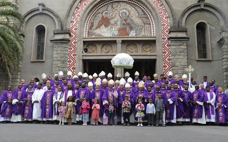 SECAM ENCERRA PLENÁRIO COM COMPROMISSO RENOVADO — LE SECAM TERMINE LA SESSION PLENIERE AVEC UN ENGAGEMENT RENOUVELE — SECAM ENDS PLENARY SESSION WITH A RENEWED COMMITMENT