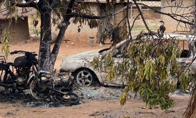 UMA OLHADA RÁPIDA NO ATAQUE DA SEMANA SANTA NA NIGÉRIA UN COUP D’ŒIL SUR L’ATTAQUE DE LA SEMAINE SAINTE AU NIGERIA A CURSORY GLANCE AT THE HOLY WEEK ATTACK IN NIGERIA