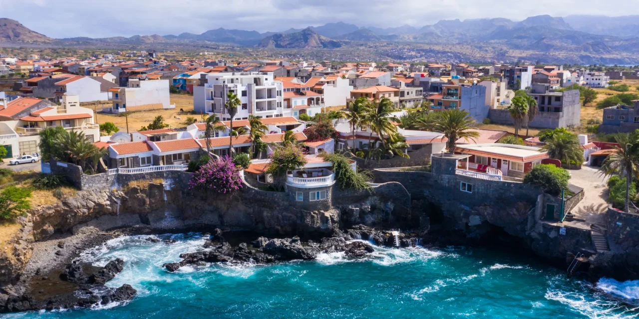 PORQUE HÁ MAIS CABO-VERDIANOS FORA DE CASA? — POURQUOI Y A-T-IL PLUS DE CAP-VERDIENS LOIN DE CHEZ EUX ? — WHY ARE THERE MORE CAPE VERDEANS AWAY FROM HOME?