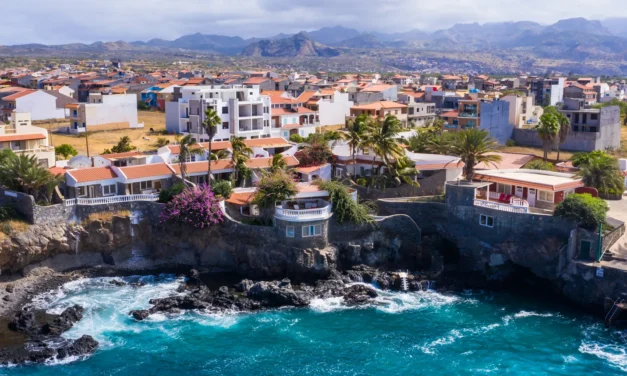 PORQUE HÁ MAIS CABO-VERDIANOS FORA DE CASA? — POURQUOI Y A-T-IL PLUS DE CAP-VERDIENS LOIN DE CHEZ EUX ? — WHY ARE THERE MORE CAPE VERDEANS AWAY FROM HOME?