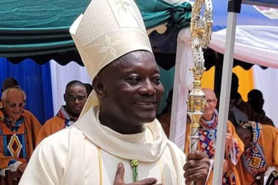 LE DIOCESE CATHOLIQUE DE MAKENI EN SIERRA LEONE A UN NOUVEL EVEQUE— DIOCESE CATÓLICA DE MAKENI EM SERRA LEOA RECEBE UM NOVO BISPO — CATHOLIC DIOCESE OF MAKENI IN SIERRA LEONE GETS A NEW BISHOP