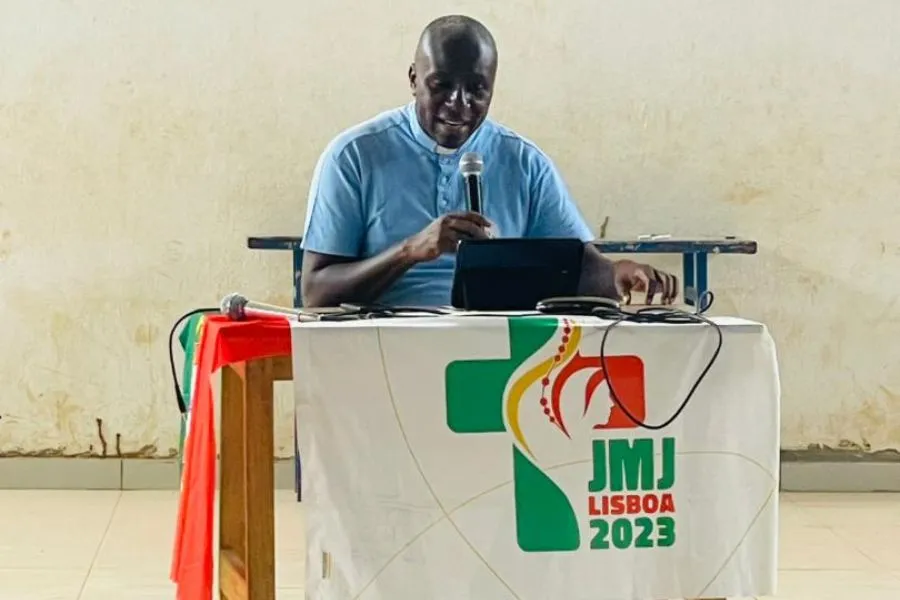 TRADUIRE LA JMJ DANS L’ÉGLISE AU BURKINA FASO —-TRADUZINDO A JORNADA MUNDIAL DA JUVENTUDE PARA A IGREJA EM BURKINA FASO—-TRANSLATING THE WORLD YOUTH DAY INTO THE CHURCH IN BURKINA FASO