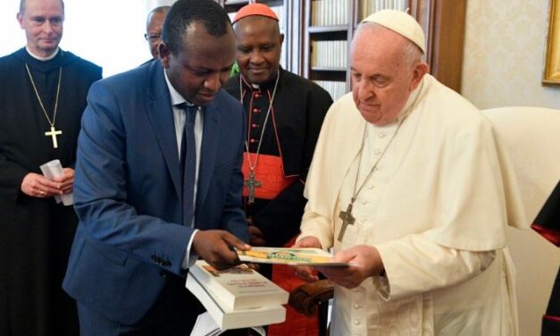 Le Pape François Encourage Le Pacte Éducatif Africain