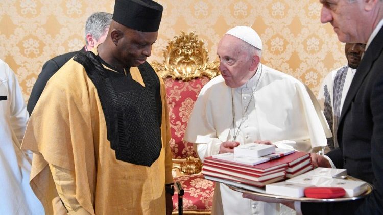 Cinquantenaire des relations diplomatiques entre le Burkina Faso et le Saint-Siège — Fiftieth anniversary of diplomatic relations between Burkina Faso and the Holy See — Cinquentenário das relações diplomáticas entre Burkina Faso e a Santa Sé