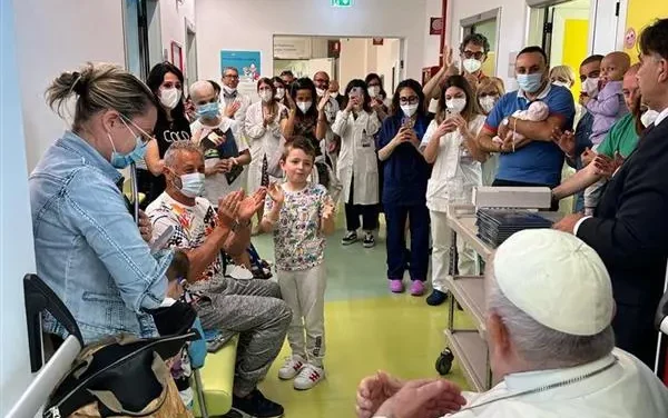 PAPA FRANCISCO TEM ALTA DO HOSPITAL—LE PAPE FRANÇOIS SORT DE L’HÔPITAL—POPE FRANCIS DISCHARGED FROM THE HOSPITAL