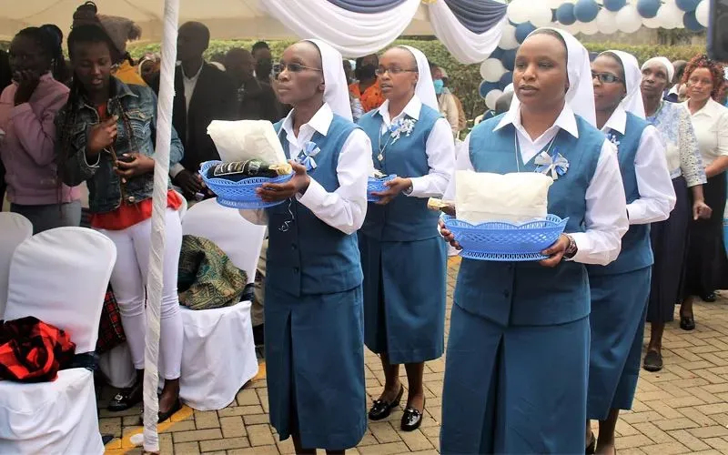 « MARCHER AVEC LE PAPE FRANÇOIS ; UN SIMPLE LIVRE SUR LE PAPE —« CAMINHANDO COM O PAPA FRANCISCO; UM LIVRO SIMPLES SOBRE O PAPA —« WALKING WITH POPE FRANCIS; A SIMPLE BOOK ON THE POPE