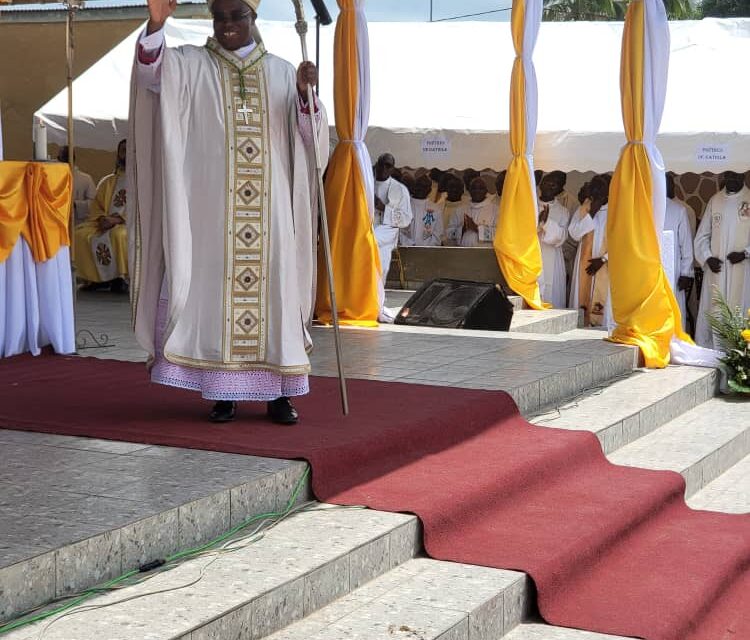 QUI EST Mgr HONORE BEUGRE DAKPA, NOUVEL EVEQUE INSTALLE DE KATIOLA? — WHO IS BISHOP HONORE BEUGRE DAKPA, NEW BISHOP INSTALLED OF KATIOLA?— Quem é Mons. HONORE BEUGRE DAKPA, NOVO BISPO INSTALADO EM KATIOLA?