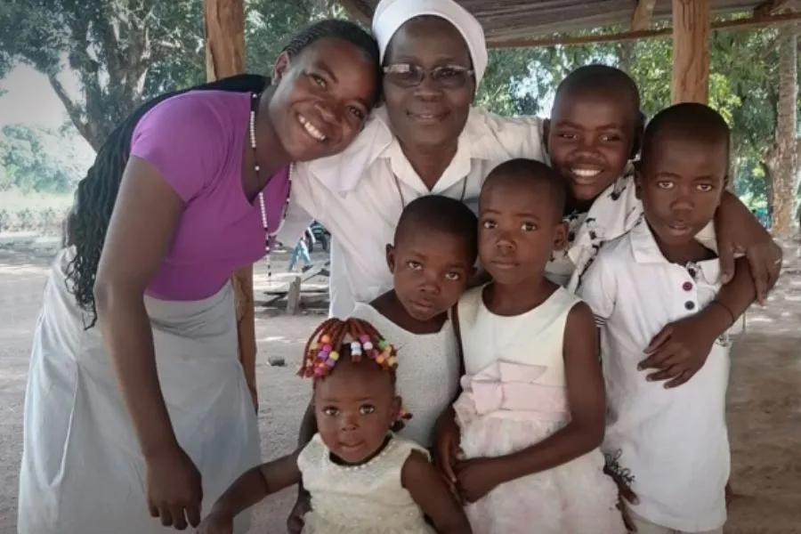 ÁFRICA É LISTADA COMO A PRINCIPAL BENEFICIÁRIA DAS DOAÇÕES DE AJUDA PARA A IGREJA EM NECESSIDADE DE 2022—-L’AFRIQUE FIGURE SUR LA LISTE DES PRINCIPAUX BENEFICIAIRES DES DONS D’AIDE A L’ÉGLISE EN DETRESSE DE 2022—AFRICA LISTED AS TOP BENEFICIARY OF 2022 AID TO THE CHURCH IN NEED DONATIONS