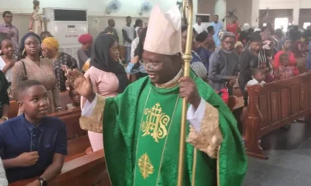 CRIMINALIDADE NA ÁFRICA, ARCISPO KAIGAMA CLAMA —LA CRIMINALITÉ EN AFRIQUE, L’ARCHEVÊQUE KAIGAMA CRIE —CRIMINALITY IN AFRICA, ARCHBISHOP KAIGAMA CRIES OUT