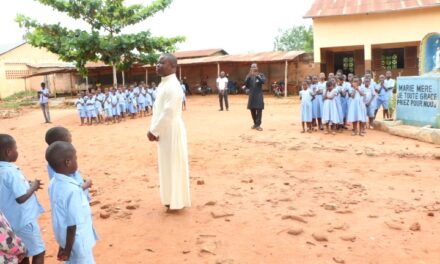 LA RÉALITÉ DES ENSEIGNANTS DES ÉCOLES CATHOLIQUES AU BÉNIN : DÉFIS ET PERSPECTIVES — THE REALITY OF TEACHERS IN CATHOLIC SCHOOLS IN BENIN: CHALLENGES AND PROSPECTS — A REALIDADE DOS PROFESSORES NAS ESCOLAS CATÓLICAS DO BENIN: DESAFIOS E PERSPECTIVAS