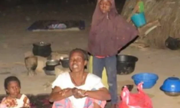 UM PADRE CATÓLICO NA NIGÉR LUTANDO CONTRA A FOME — A CATHOLIC PRIEST IN NIGER FIGHTING HUNGER — UN PRETRE CATHOLIQUE AU NIGER LUTTE CONTRE LA FAIM
