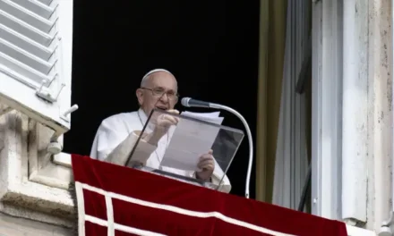 « NOUS NE DEVONS ETRE ESCLAVES D’AUCUNE PUISSANCE TERRESTRE », A DECLARE LE PAPE…. “NÃO DEVEMOS SER ESCRAVOS DE NENHUM PODER TERRENO”, DISSE PAPA …. « WE MUST NOT BE SLAVES TO ANY EARTHLY POWER, » POPE SAID