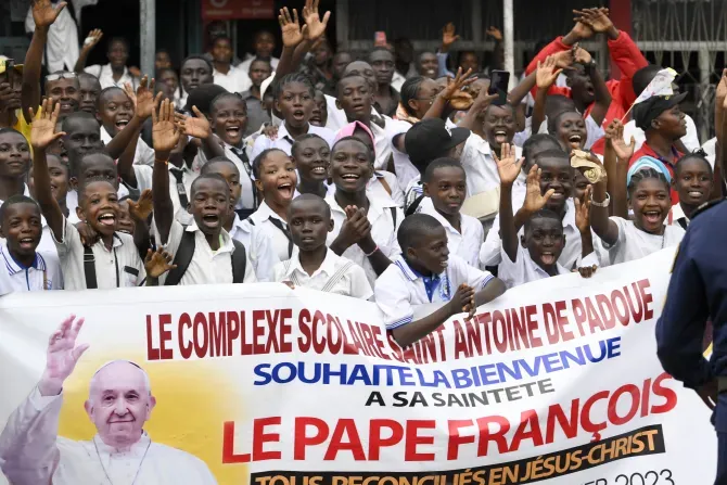 POPULAÇÃO CATÓLICA DIMINUI NA EUROPA, MAS AUMENTA EM ÁFRICA —LA POPULATION CATHOLIQUE DIMINUE EN EUROPE MAIS AUGMENTE EN AFRIQUE —- CATHOLIC POPULATION DECREASE IN EUROPE BUT INCREASE IN AFRICA