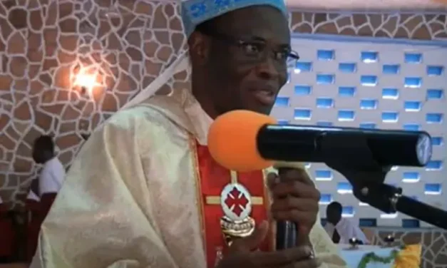 LES EXCES MILITAIRES CONDAMNES AU GHANA — EXCESSOS MILITARES CONDENADOS NO GANA —MILITARY EXCESSES CONDEMNED IN GHANA