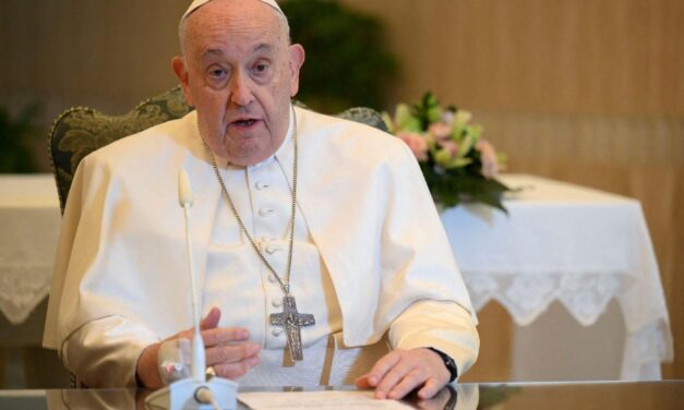 LE PAPE EN CONVALESCENCE : UNE AMÉLIORATION SIGNIFICATIVE DE SA SANTÉ — THE POPE CONVALESCING: A SIGNIFICANT IMPROVEMENT IN HIS HEALTH — A CONVALESCÊNCIA DO PAPA: UMA MELHORIA SIGNIFICATIVA NA SUA SAÚDE